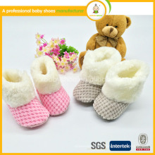 2015 zapatos de bebé hechos a mano del ganchillo del invierno del bebé de la venta caliente